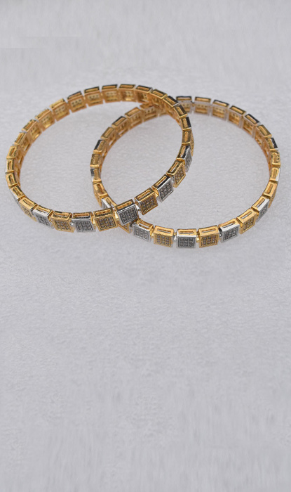 PAIR OF BANGLES