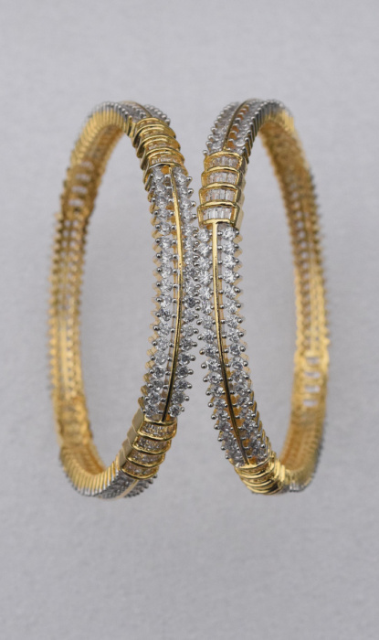 PAIR OF BANGLES