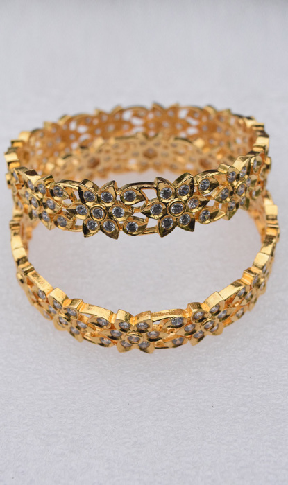 PAIR OF BANGLES