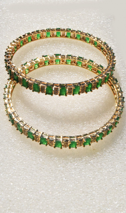 PAIR OF BANGLES