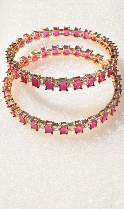 PAIR OF BANGLES