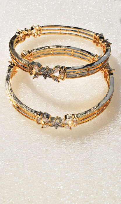 BANGLES