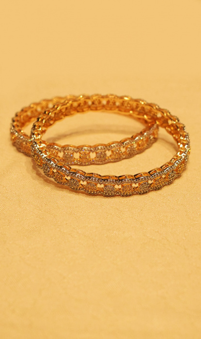 PAIR OF BANGLES