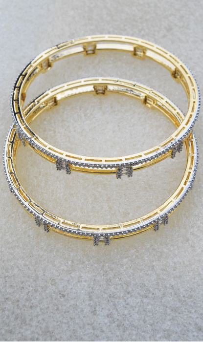 PAIR OF BANGLES