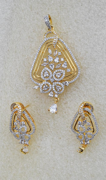 A D PENDANT SET