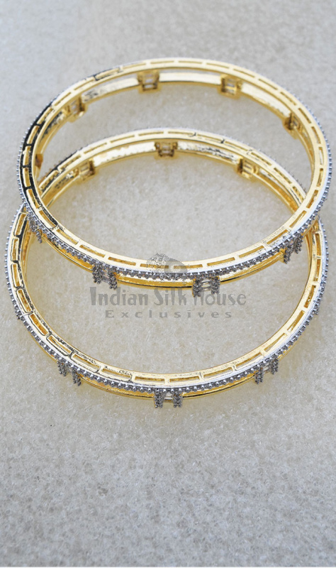PAIR OF BANGLES