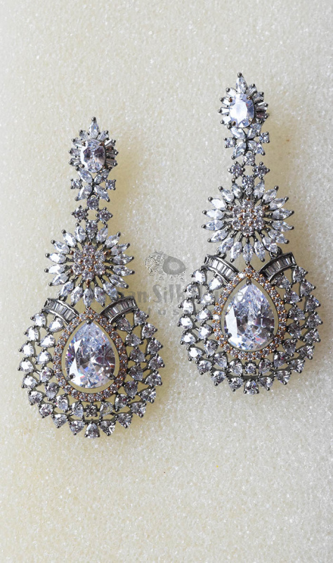 DANGLER EARRINGS