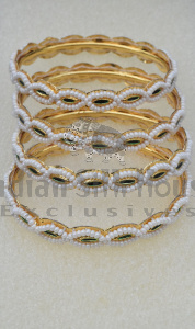 4 BANGLES SET WITH PEARL