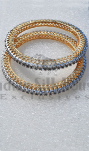PAIR OF BANGLES