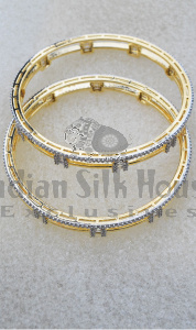 PAIR OF BANGLES