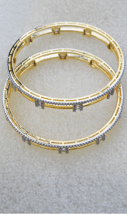 PAIR OF BANGLES